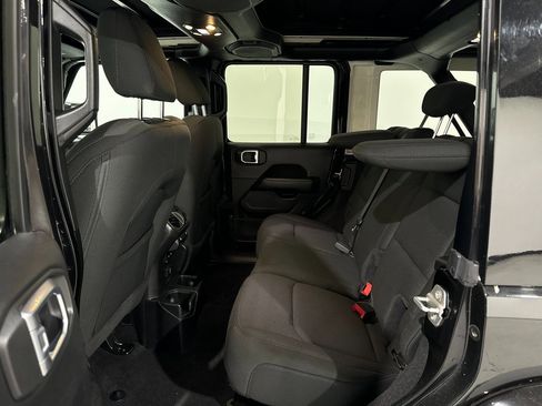 Used 2020 Jeep Wrangler Unlimited Sahara w/ Uconnect 4C Nav & Sound Group image 18