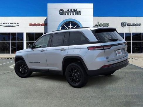 New 2026 Jeep Grand Cherokee Altitude RWD image 9