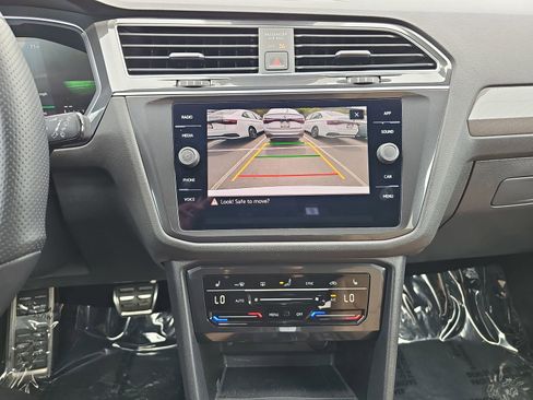 Certified 2023 Volkswagen Tiguan SE R-Line FWD image 21