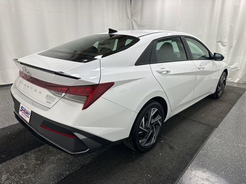 New 2025 Hyundai Elantra SEL image 3