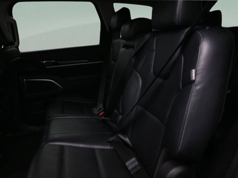 Used 2024 Kia Telluride LX image 33