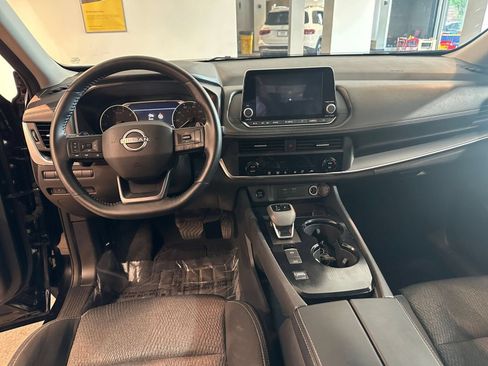 Used 2025 Nissan Rogue SV FWD image 35