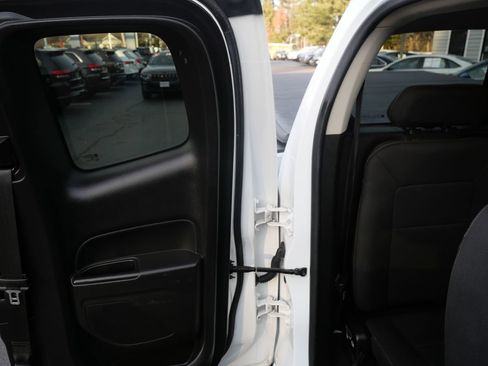 Used 2020 GMC Canyon SLE w/ Elevation Edition image 28