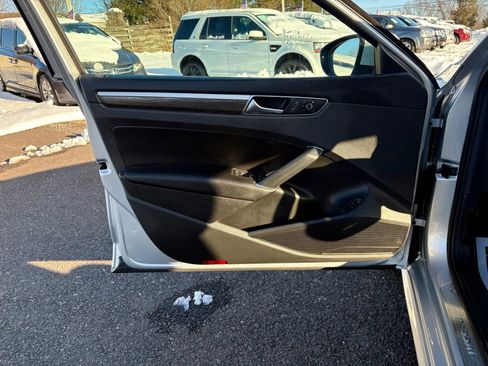 Used 2016 Volkswagen Passat 1.8T SE image 11