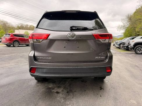 Used 2017 Toyota Highlander XLE AWD/4WD image 6