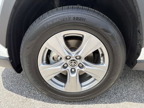 Certified 2025 Toyota RAV4 XLE FWD image 21
