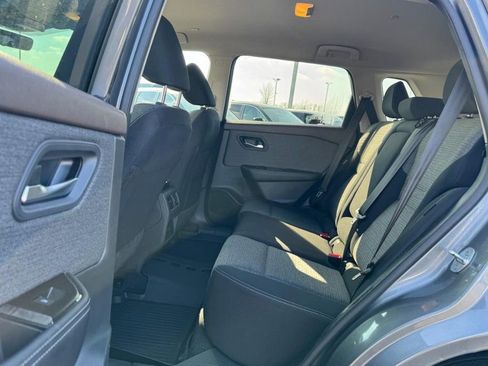 Used 2023 Nissan Rogue SV image 10