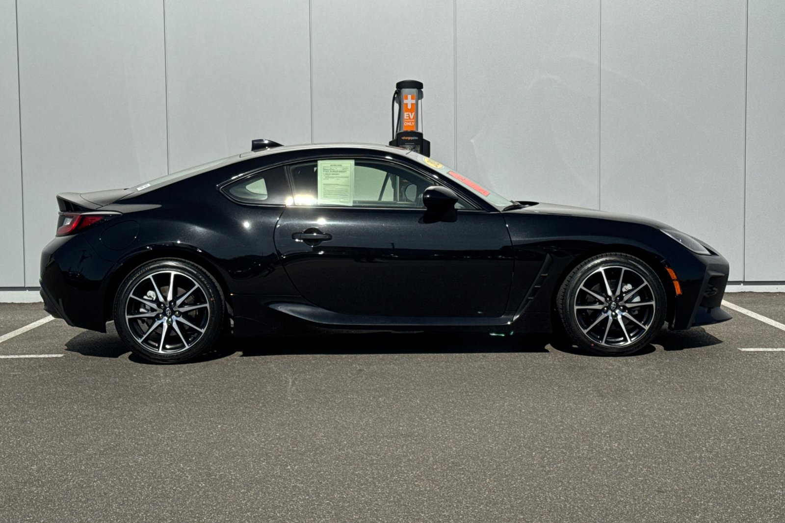 Used 2023 Toyota GR86 RWD image 6