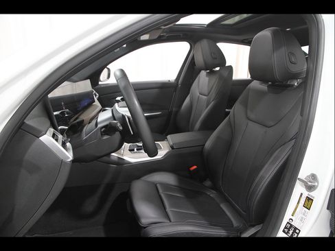 Used 2025 BMW 330i xDrive Sedan AWD/4WD image 5