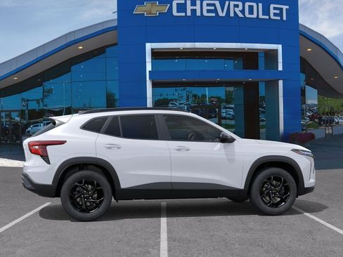 New 2026 Chevrolet Trax LT w/ Driver Confidence Package FWD image 32