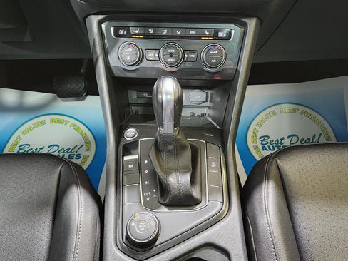 Used 2019 Volkswagen Tiguan SE w/ Panoramic Sunroof Package image 15