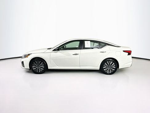Used 2025 Nissan Altima 2.5 SV FWD image 4