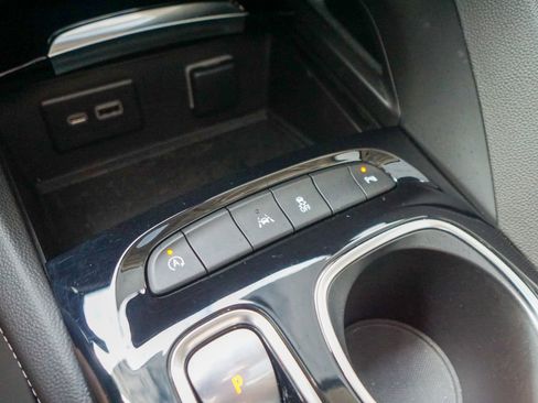 Used 2022 Buick Envision Essence w/ Sport Touring Package image 27