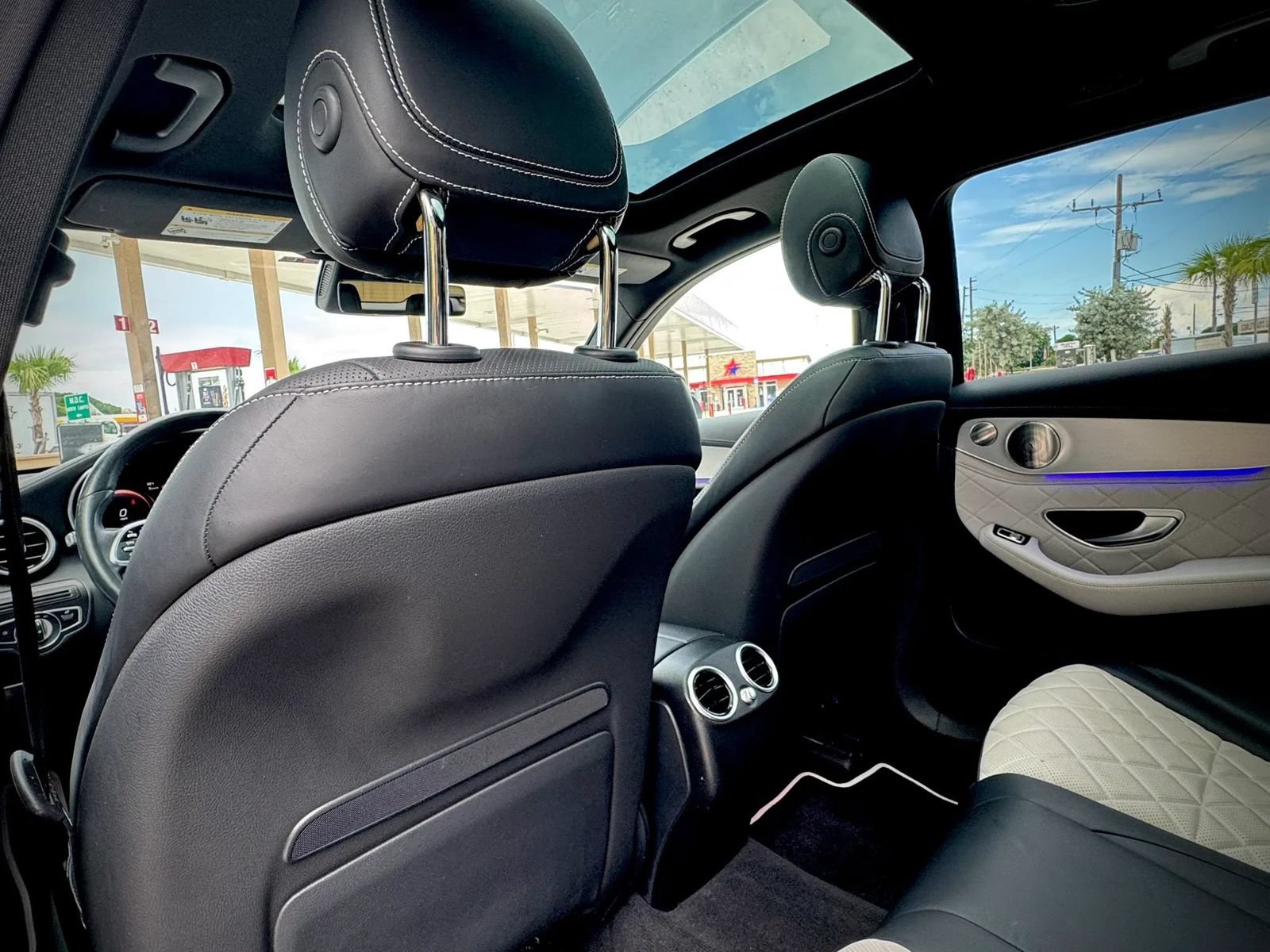 Used 2021 Mercedes-Benz GLC 300 4MATIC image 19