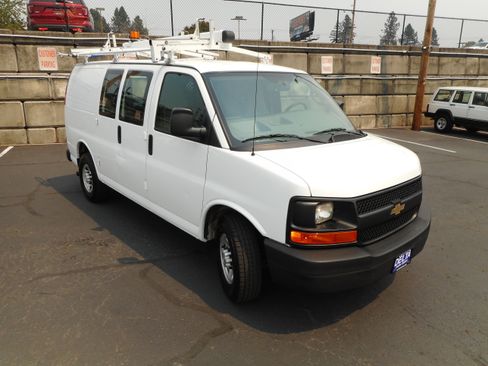 Used 2016 Chevrolet Express 2500 w/ Cold Climate Package RWD image 5