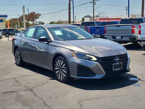 Used 2024 Nissan Altima 2.5 SV FWD image 27