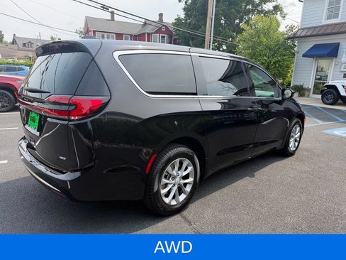 New 2027 Chrysler Pacifica Select AWD/4WD image 4