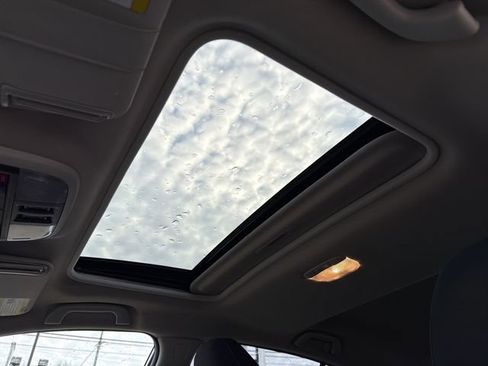 Used 2022 Subaru Crosstrek 2.0i Premium w/ Moonroof Package image 23