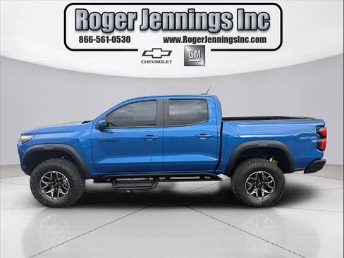 Used 2023 Chevrolet Colorado ZR2 w/ ZR2 Convenience Package III image 3