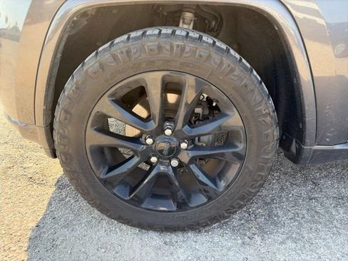 Used 2019 Jeep Grand Cherokee Altitude RWD image 11