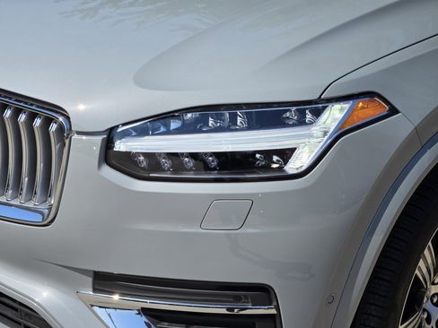 Certified 2025 Volvo XC90 B5 Ultra w/ Protection Package Premier image 14