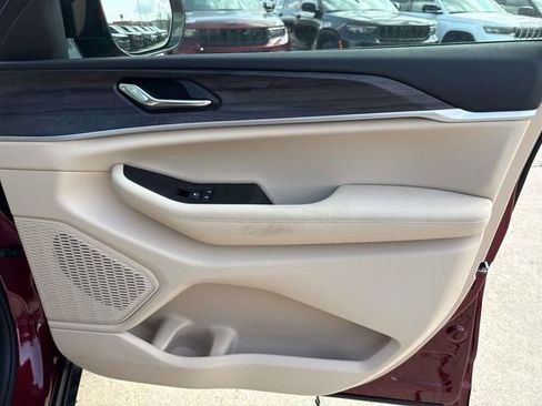 New 2025 Jeep Grand Cherokee L Limited w/ Luxury Tech Group II RWD image 29