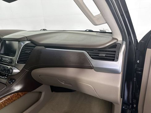 Used 2018 Chevrolet Tahoe Premier AWD/4WD image 32