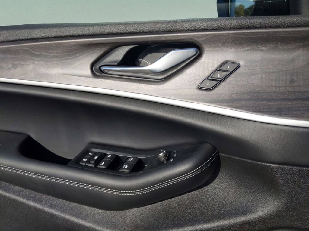 New 2025 Jeep Grand Cherokee Limited w/ Black Appearance Package RWD image 13