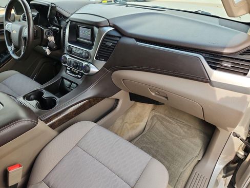 Used 2015 Chevrolet Suburban LS RWD image 4