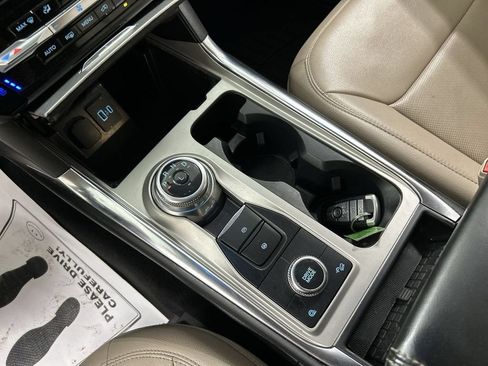 Used 2022 Ford Explorer Limited AWD/4WD image 18