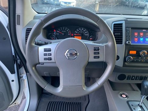 Used 2020 Nissan Frontier SV w/ Midnight Edition Floor Mats image 32