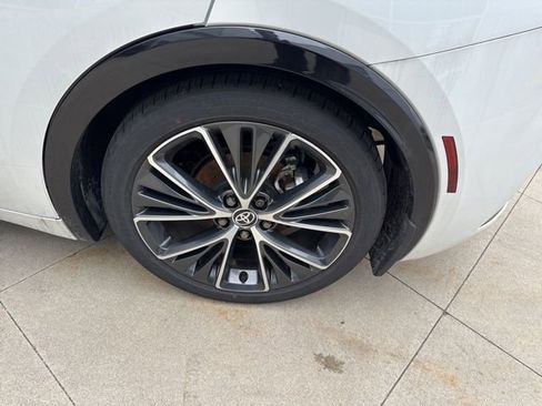 Used 2024 Toyota Prius XLE image 11