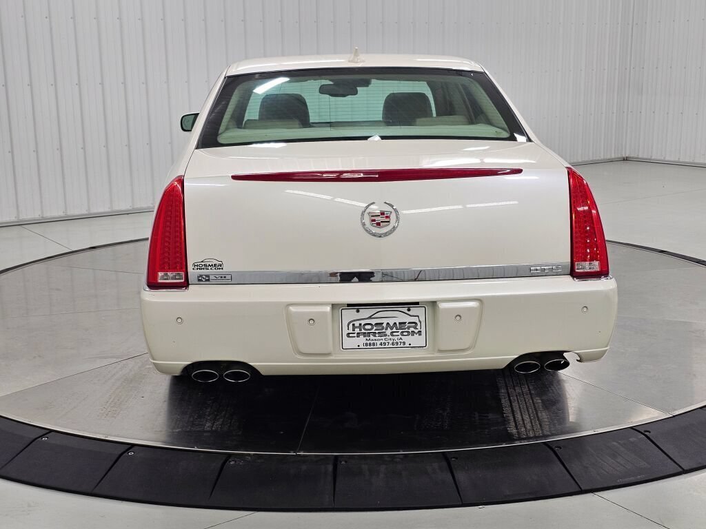 Used 2009 Cadillac DTS FWD image 4