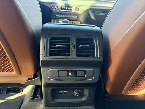 Used 2025 Audi Q5 2.0T Premium Plus w/ Premium Plus Package image 13