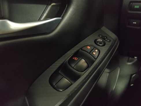 Used 2025 Nissan Sentra SV FWD image 27