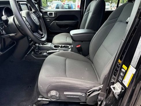 Used 2023 Jeep Gladiator Sport AWD/4WD image 8