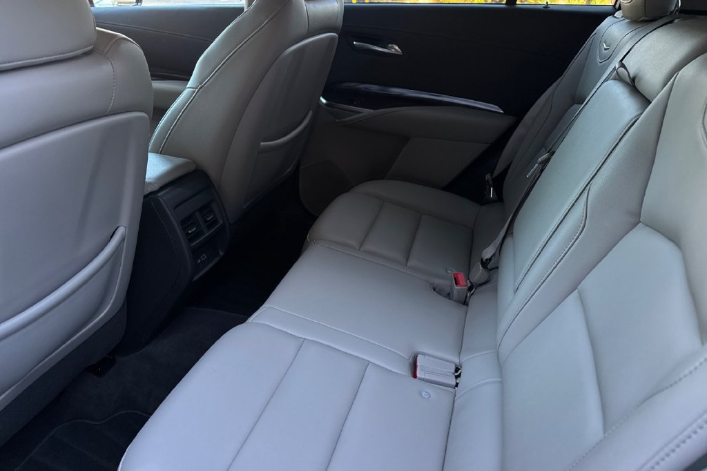 Used 2022 Cadillac XT4 Luxury w/ Driver Awareness Package FWD image 13