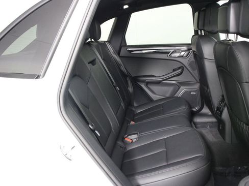 Certified 2025 Porsche Macan S image 32