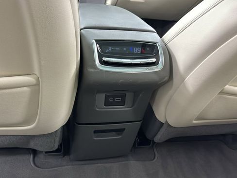 Used 2022 Cadillac XT6 Premium Luxury image 38