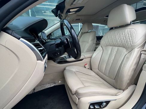 Used 2016 BMW 740i image 17