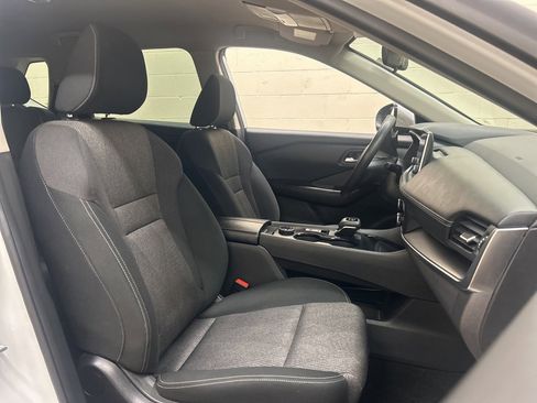 Used 2024 Nissan Rogue SV image 10