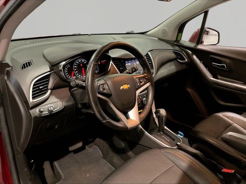 Used 2022 Chevrolet Trax LT w/ Driver Confidence Package AWD/4WD image 16