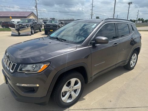 Used 2021 Jeep Compass Latitude w/ Convenience Group AWD/4WD image 4
