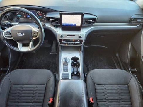Used 2021 Ford Explorer XLT image 26