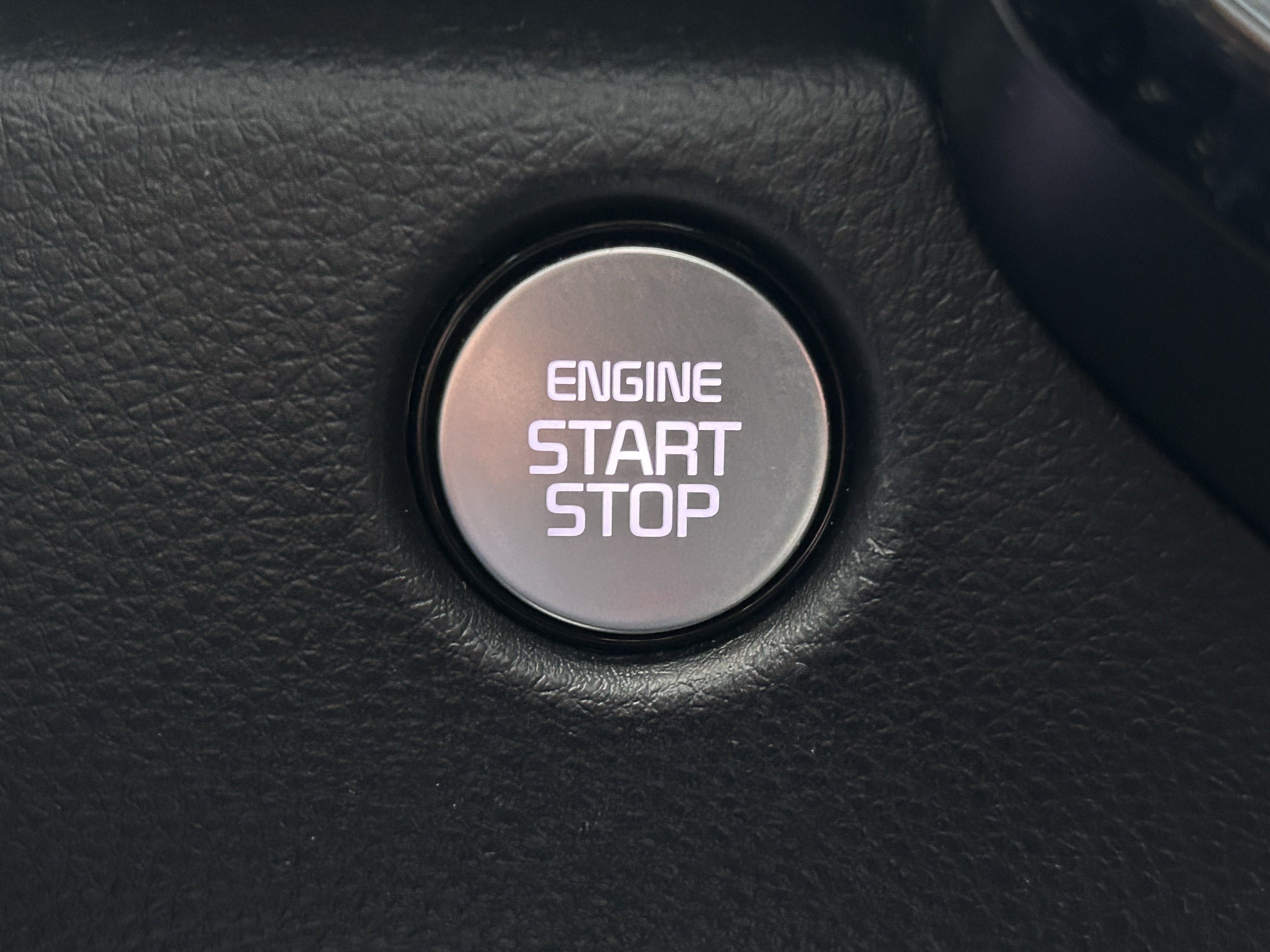 Used 2025 Kia Carnival SX w/ SX Dark Edition Package FWD image 35