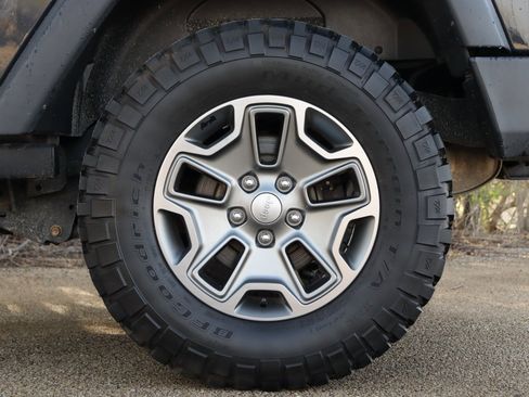 Used 2018 Jeep Wrangler Rubicon w/ Cold Weather Group image 34