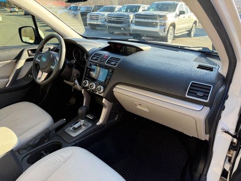 Used 2017 Subaru Forester 2.5i Premium w/ All-Weather Package image 19