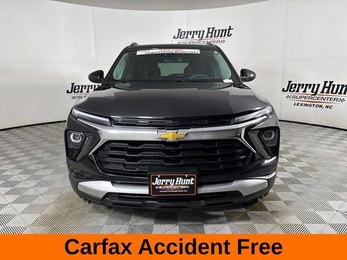 Used 2024 Chevrolet TrailBlazer LT AWD/4WD image 3