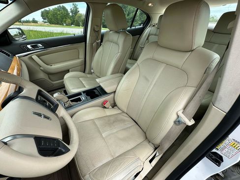 Used 2010 Lincoln MKS FWD image 36