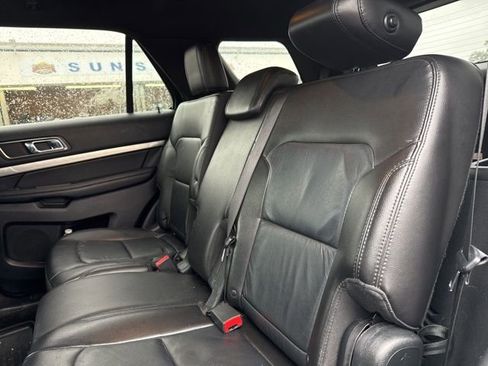 Used 2018 Ford Explorer XLT w/ Equipment Group 202A image 7